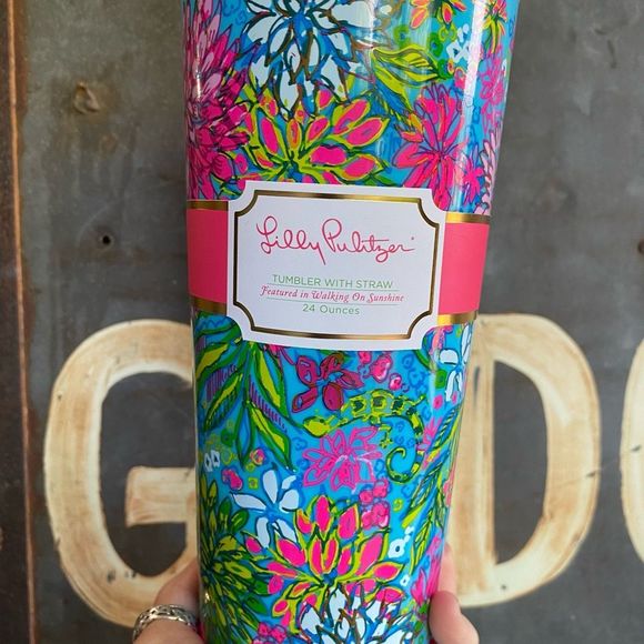 Lilly Pulitzer NWT Walking on Sunshine Pattern 24 Oz Tumbler - Picture 2 of 7